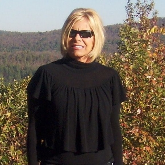 Meet your Posher, Darlene - Picture 2 of 2